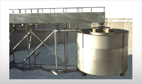Peripheral traction clarifier with sludge suction - PTA